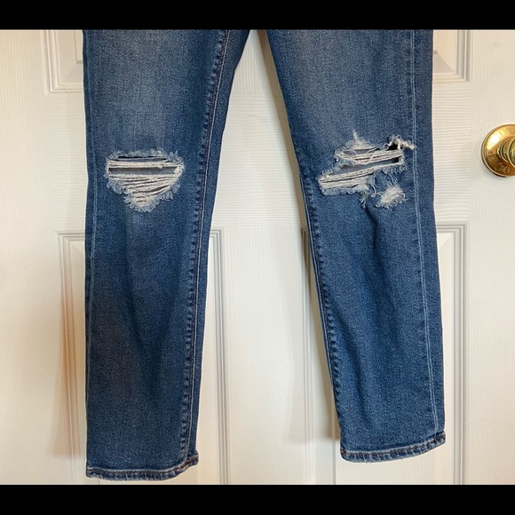 AEO distressed curvy mom jean - Picture 3 of 8